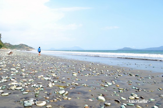 Pantai Batu Hijau Biru