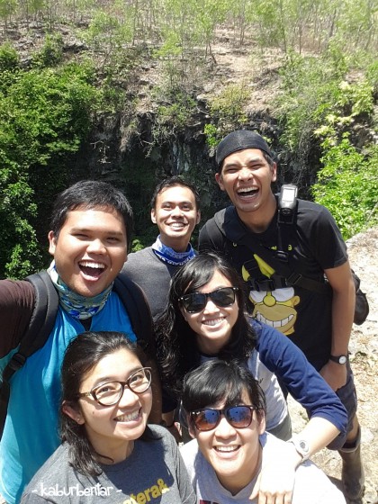 Let's take a groufie in front of Gua Jomblang!